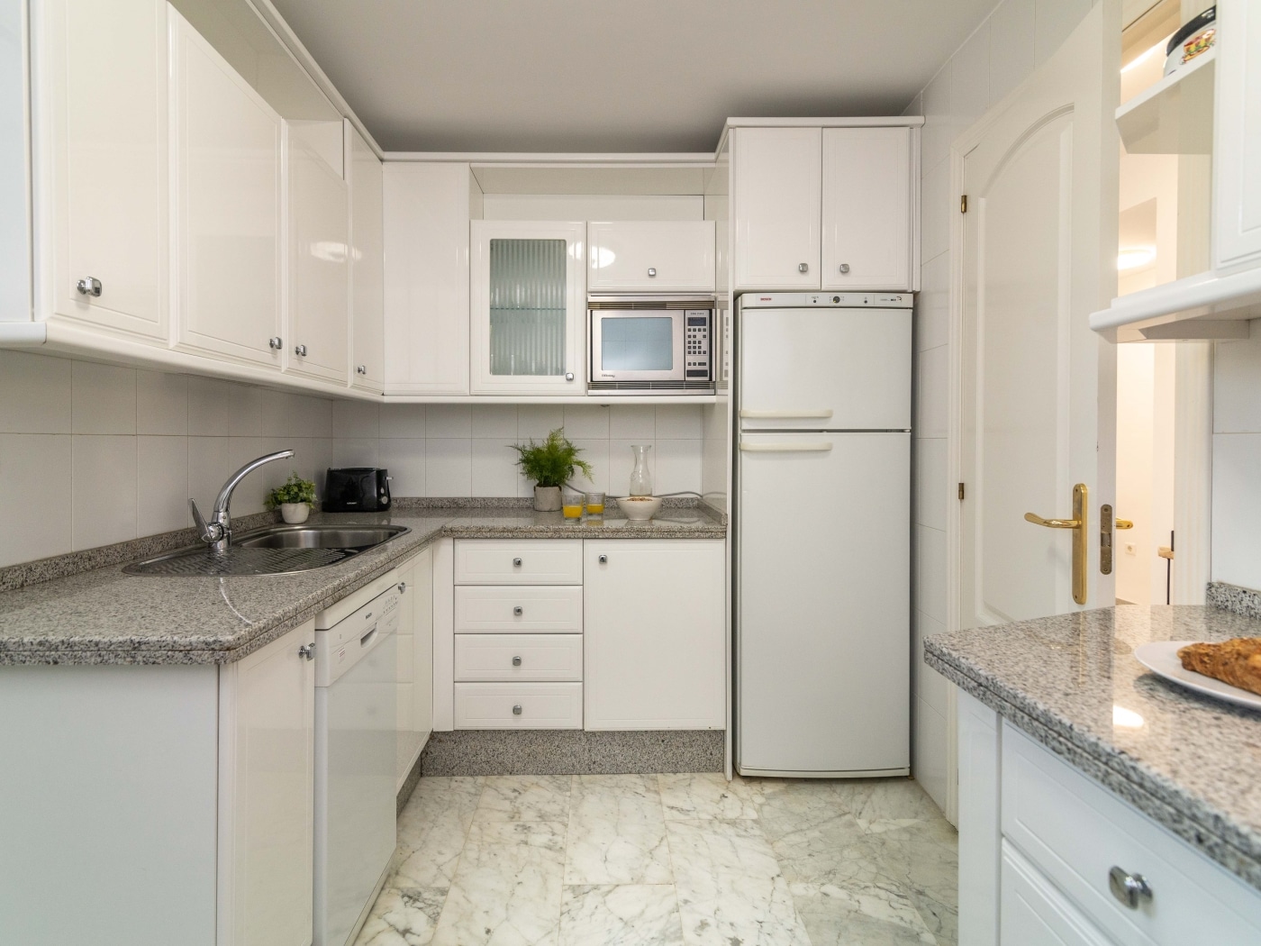 WHISPERING PALMS APARTMENT, Puerto Banús, Imagen 25